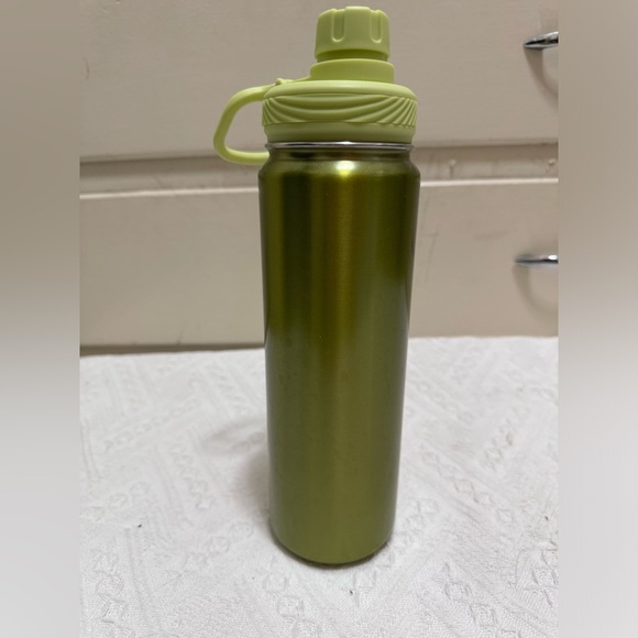 - Lululemon Back to Life Sport Bottle 24oz green - Picture 2 of 8